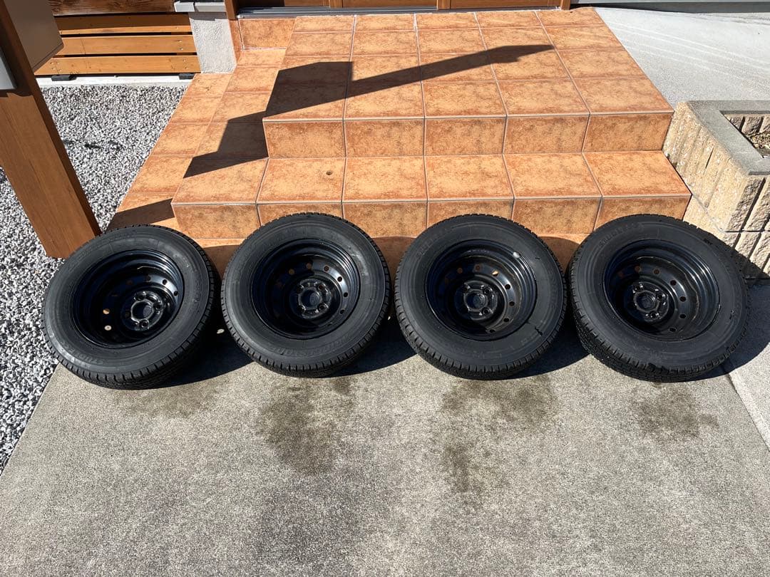 【ゆう】スタッドレスタイヤ(スズキ純正ホイール) 145/80R12