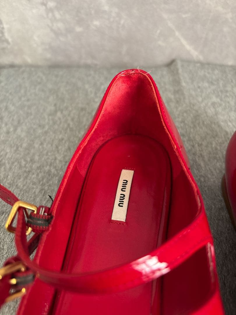 miu miu レッド フラットシューズ アンクルストラップ バレエ