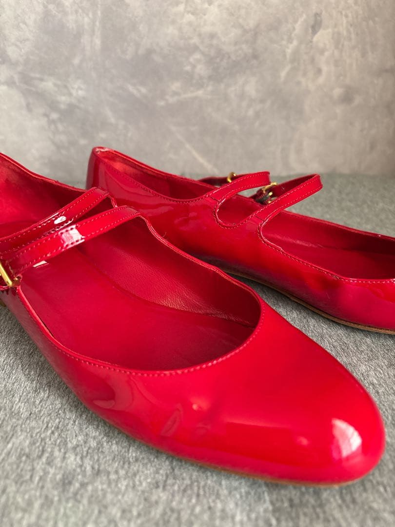 miu miu レッド フラットシューズ アンクルストラップ バレエ