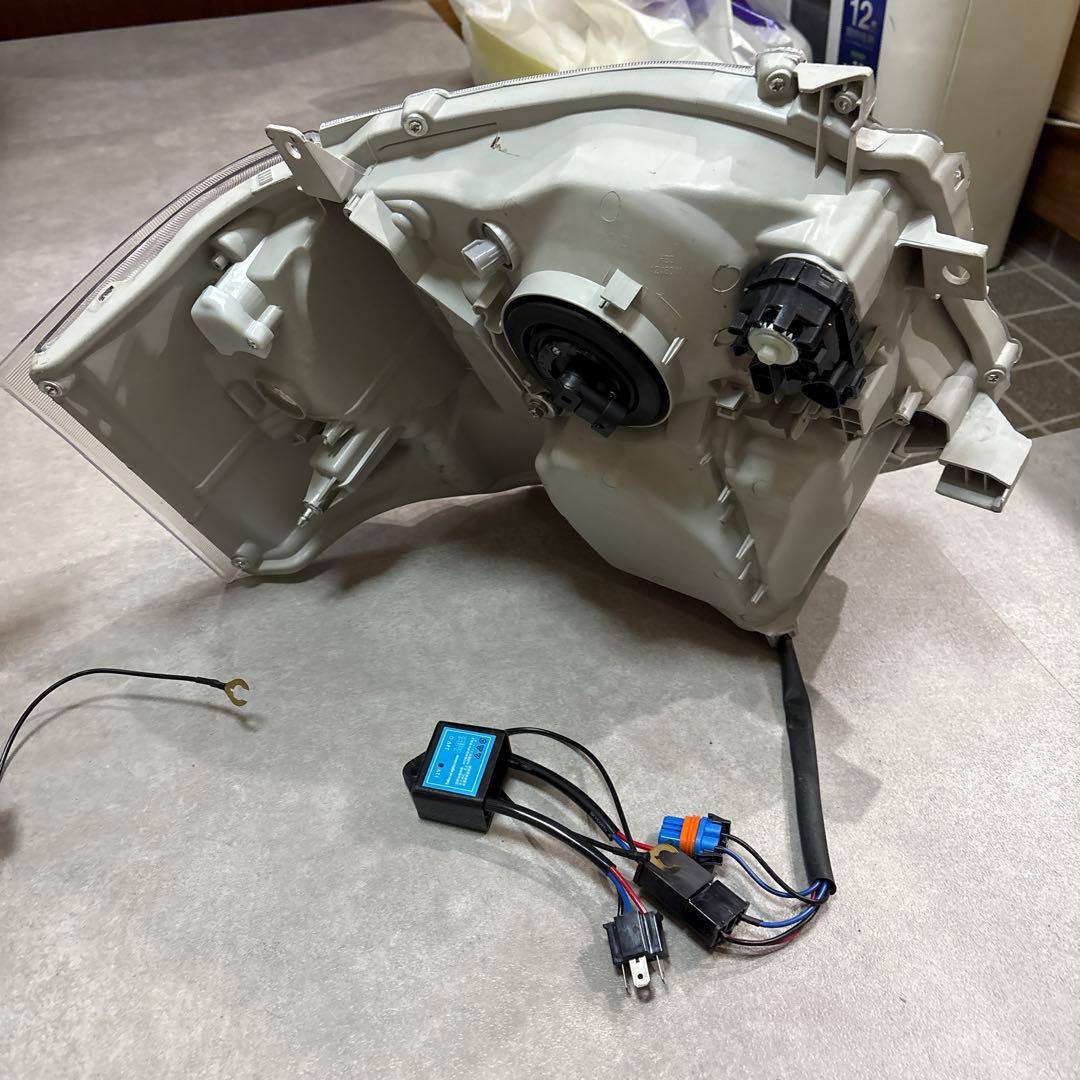 新品未使用 純正タイプ　ハイエースLEDヘッドライト 左右セット 社外品