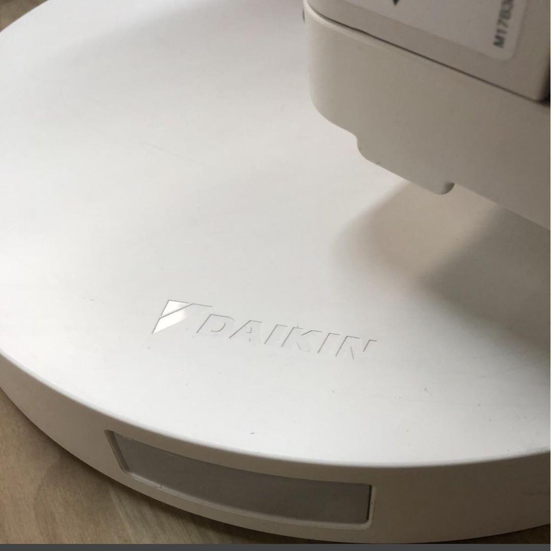 DAIKIN　遠赤外線ストーブ セラムヒート ホワイト ERFT11WS