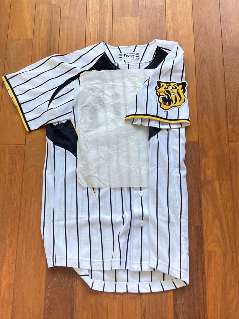 のぶ　新品未使用　阪神タイガース 金本知憲 6番 ユニフォーム L 刺繍
