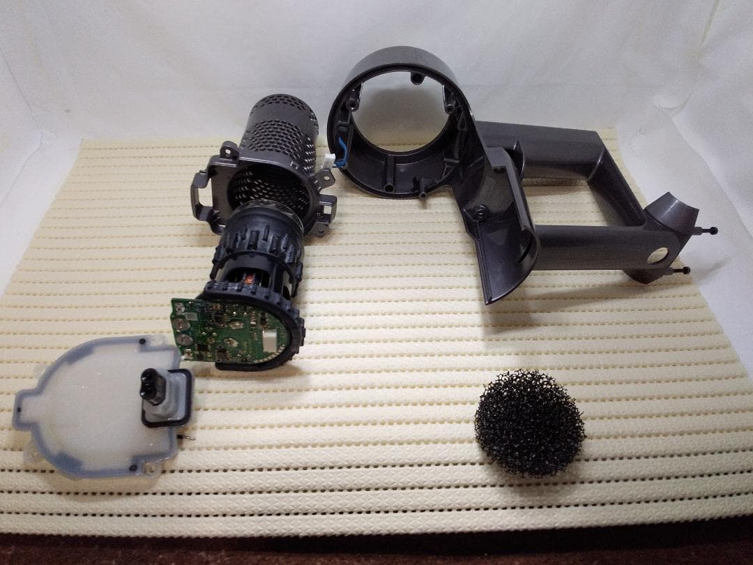 ＠takeさん専用ダイソン　掃除機　SV12　消耗部品交換、分解清掃済　⑪