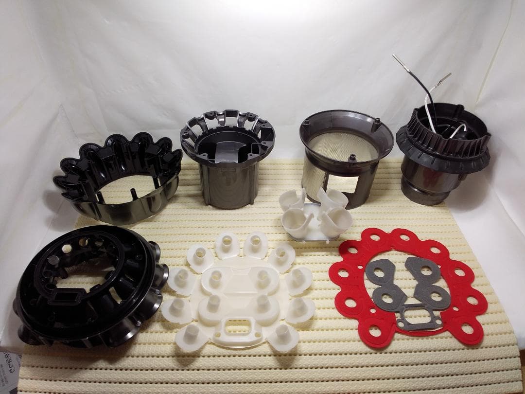 ＠takeさん専用ダイソン　掃除機　SV12　消耗部品交換、分解清掃済　⑪