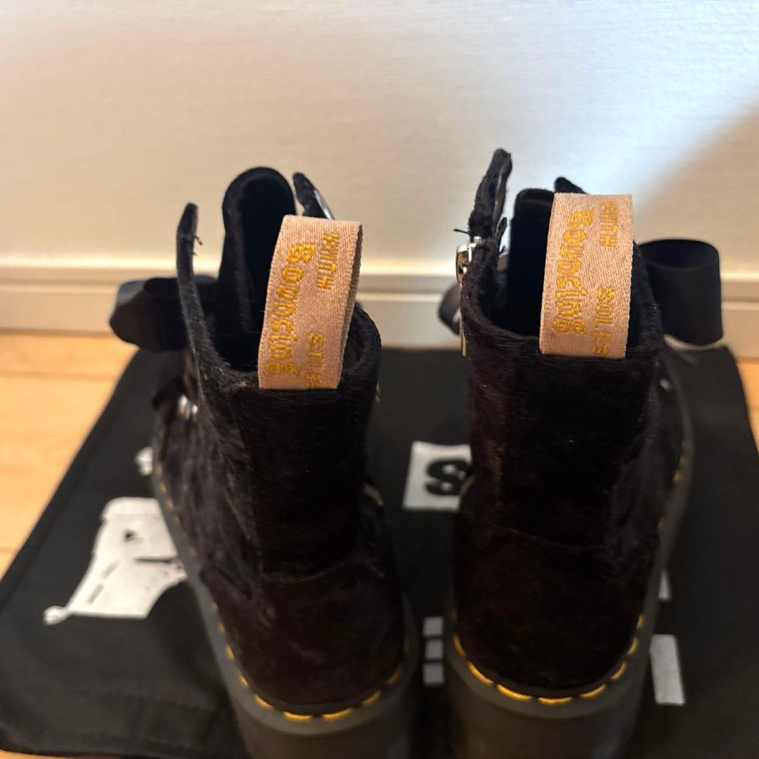 Dr.Martens ベロア生地ブーツ