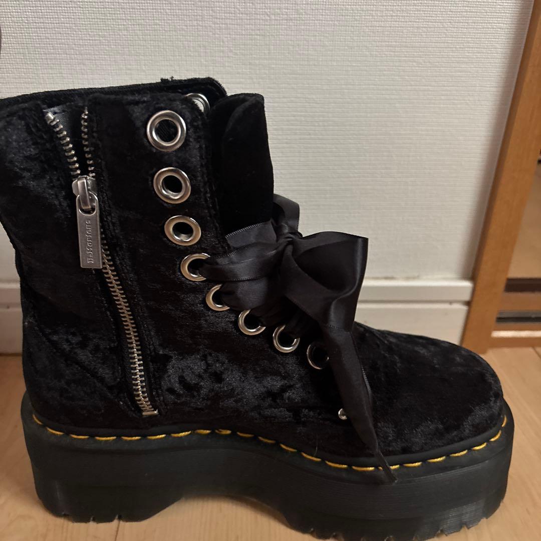 Dr.Martens ベロア生地ブーツ
