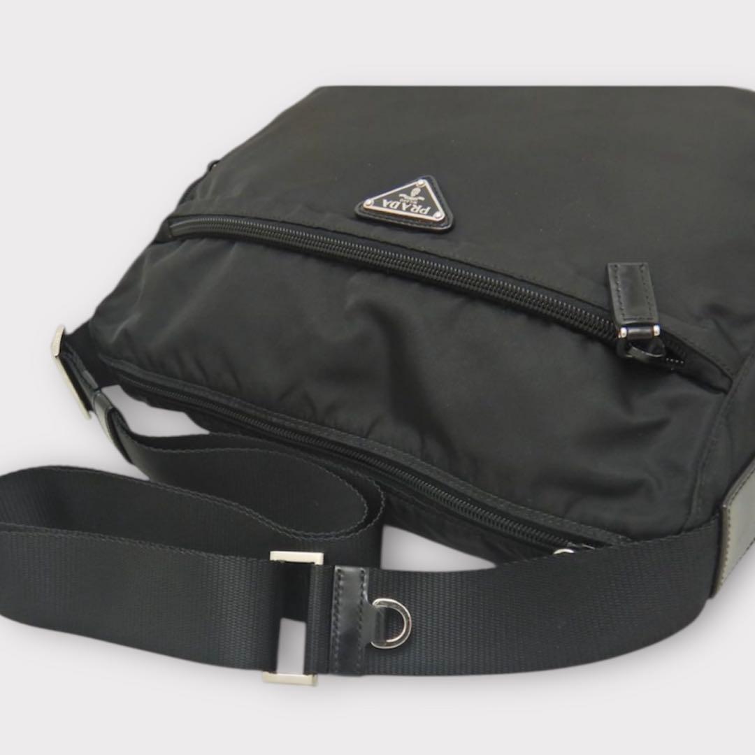 まりっぺ様【極美品】PRADA VELA ショルダーバッグ　三角プレート