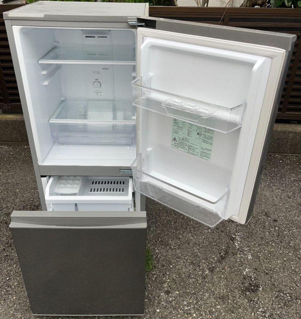 アクア冷凍冷蔵庫　126L 横縞模様強化ガラス棚自動霜取り機能付き2022年製