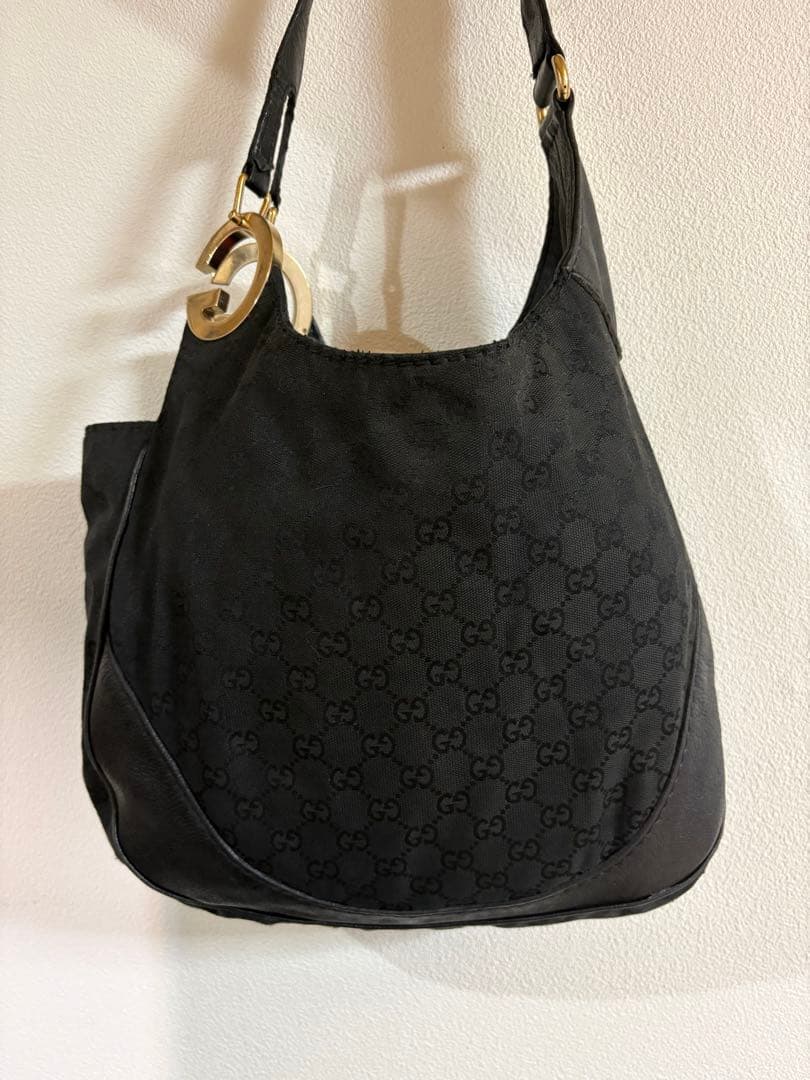 GUCCI GGキャンバス Gチャーム ショルダーバッグ 黒