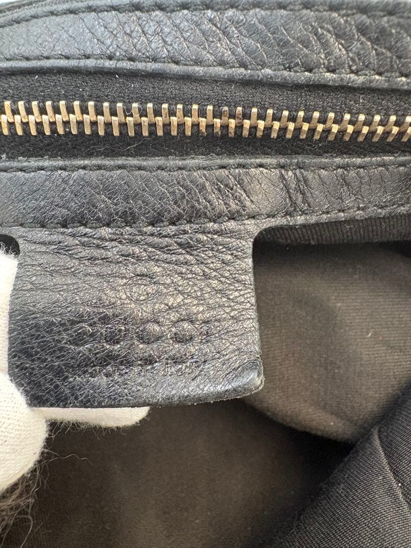 GUCCI GGキャンバス Gチャーム ショルダーバッグ 黒