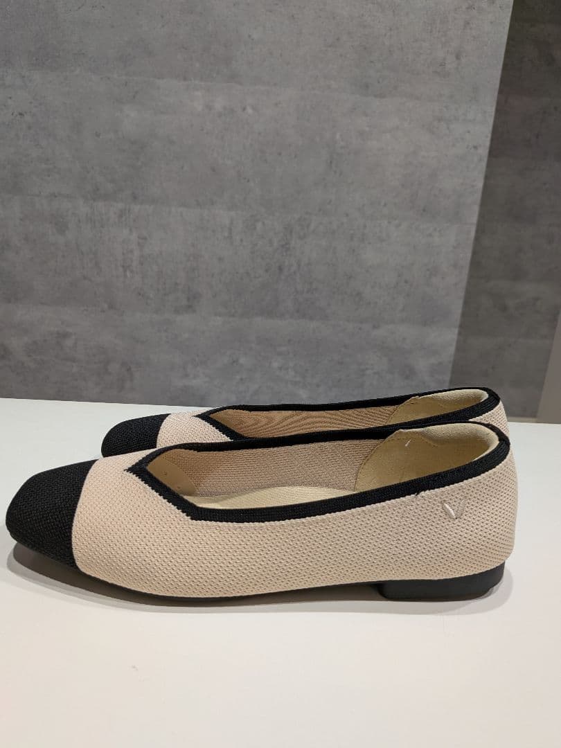 試し履きのみ✨vivaia ✨超軽量　撥水　フラットシューズ