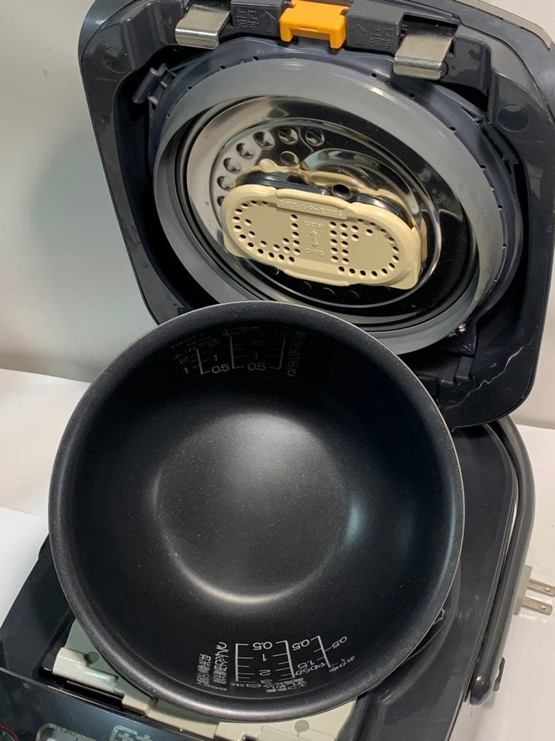 象印 圧力IH炊飯ジャー NP-RZ05（2021年製） 3合炊き