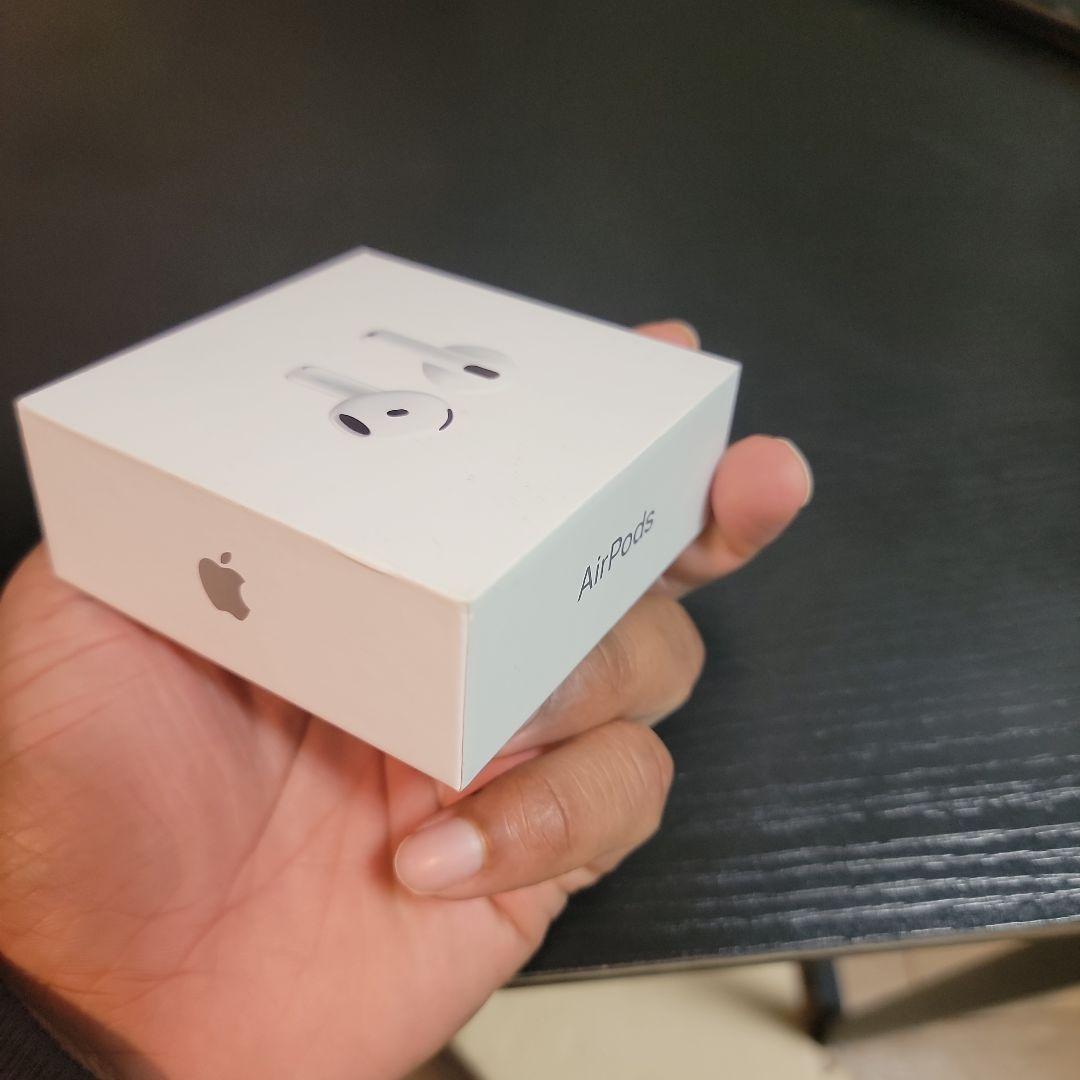 AirPods 4 USB-C充電ケース付き