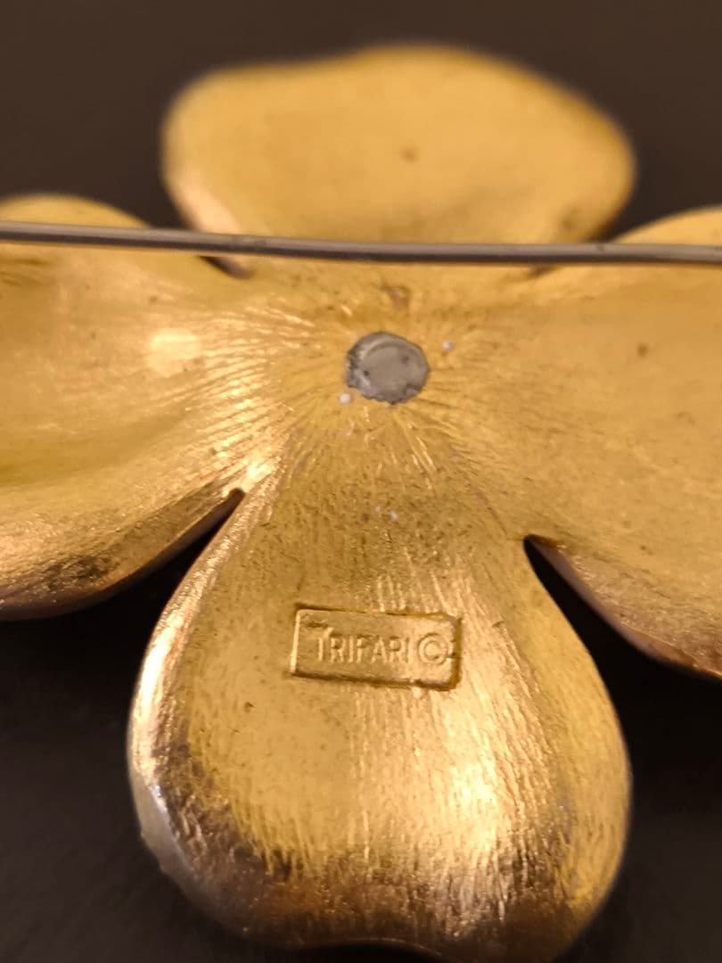 TRIFARI Vintage ヴィンテージ トリファリ ハナミズキ ブローチ