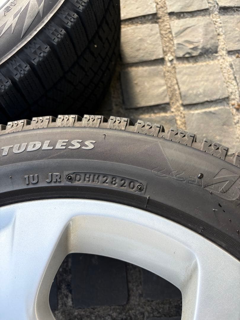  X1e84vl18スタッドレス BRIDGESTONE225/50R17
