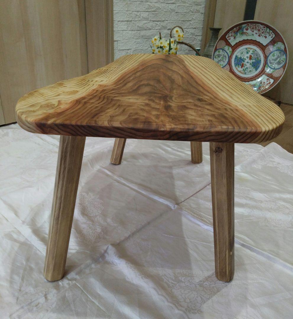 杉の板のローテーブル㉘　杉の自然木のローテーブル　杉の木目が大変綺麗❕脚は檜の木