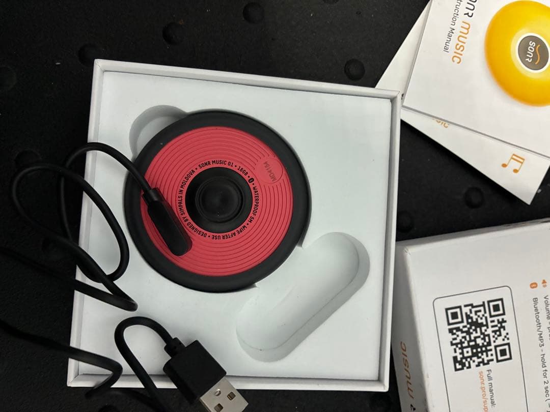 SONR MUSIC USBケーブル付き　水泳用骨伝導スピーカー　新品