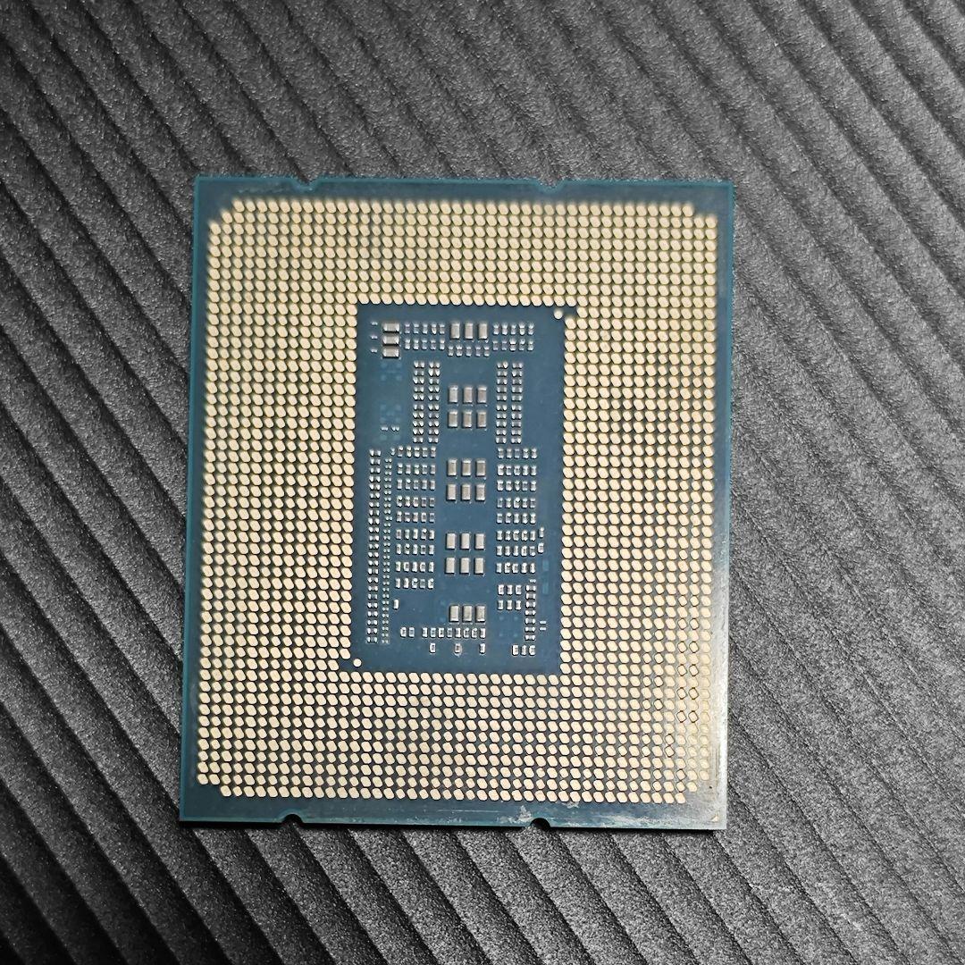 【中古】Intel Core i7-13700 BOX