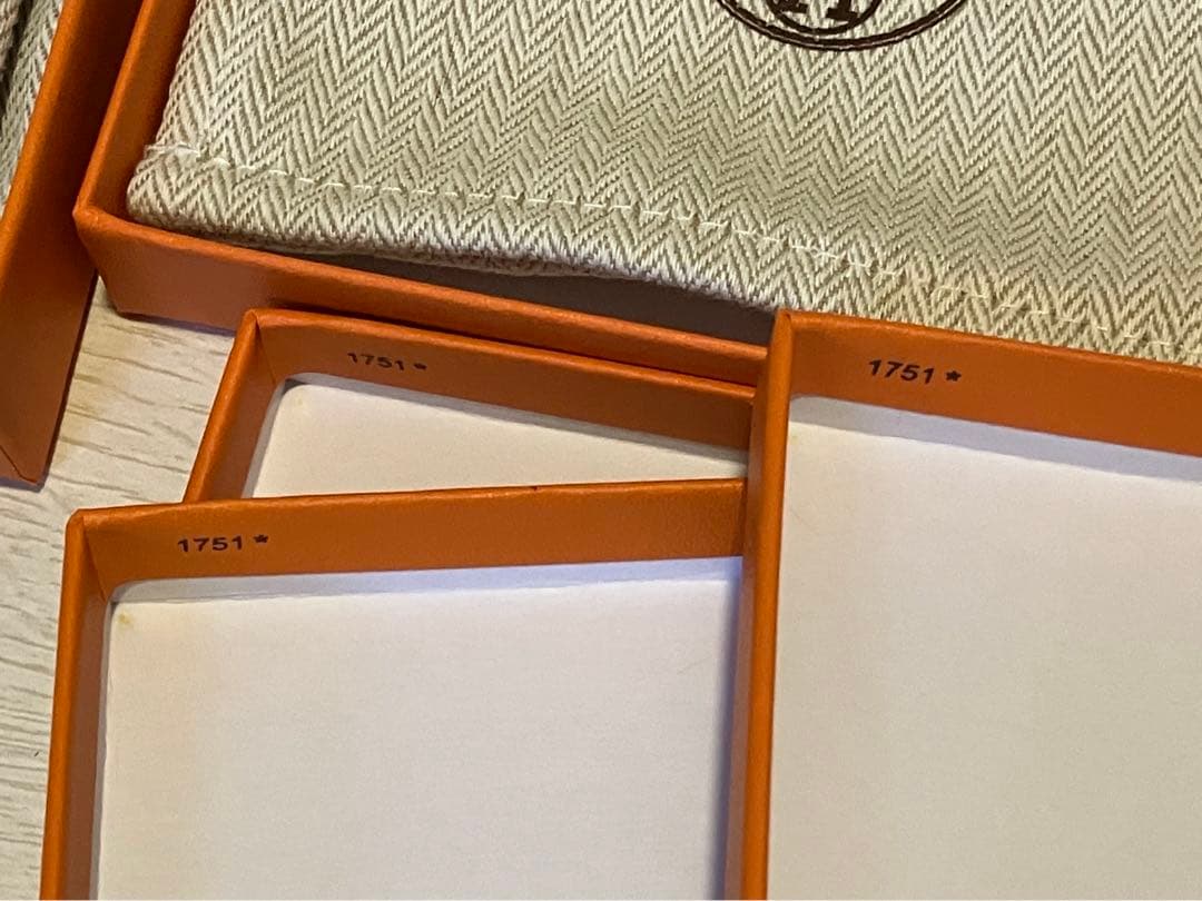 エルメス　アクセサリー空箱　ピアス　ネックレス