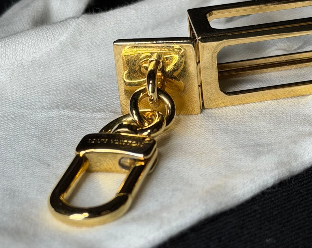 Louis Vuitton ✗ SUPREME コラボ ダイス キーホルダー