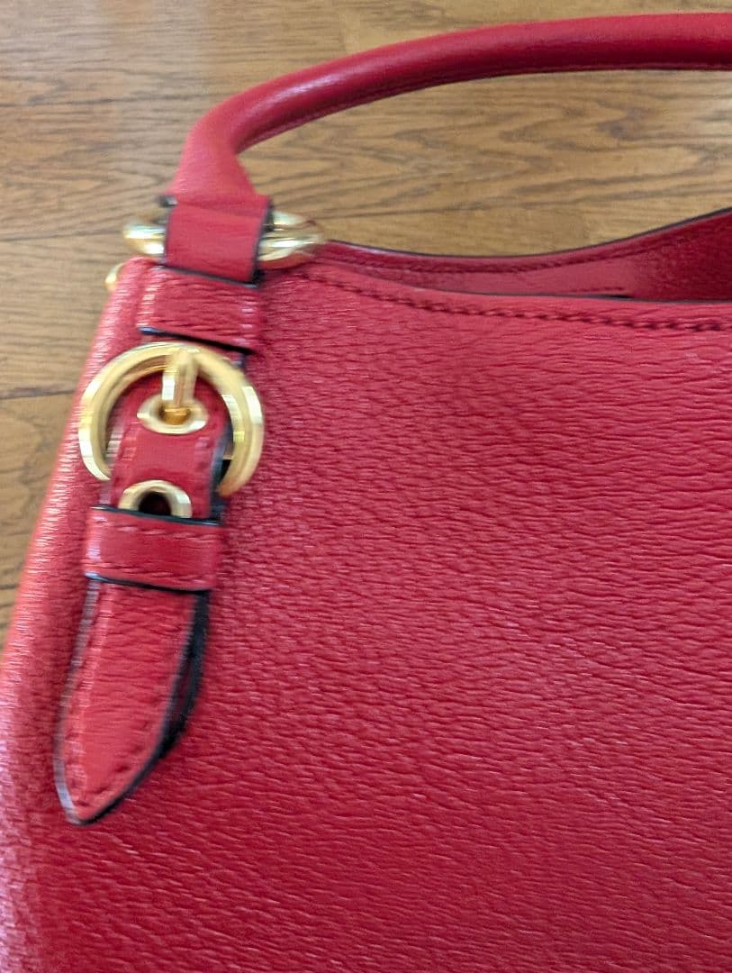 MIU MIU　ミューミュー　 赤 　レザー　ハンドバッグ