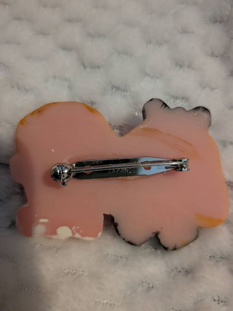 WEEKENDS 男の子と女の子のブローチ