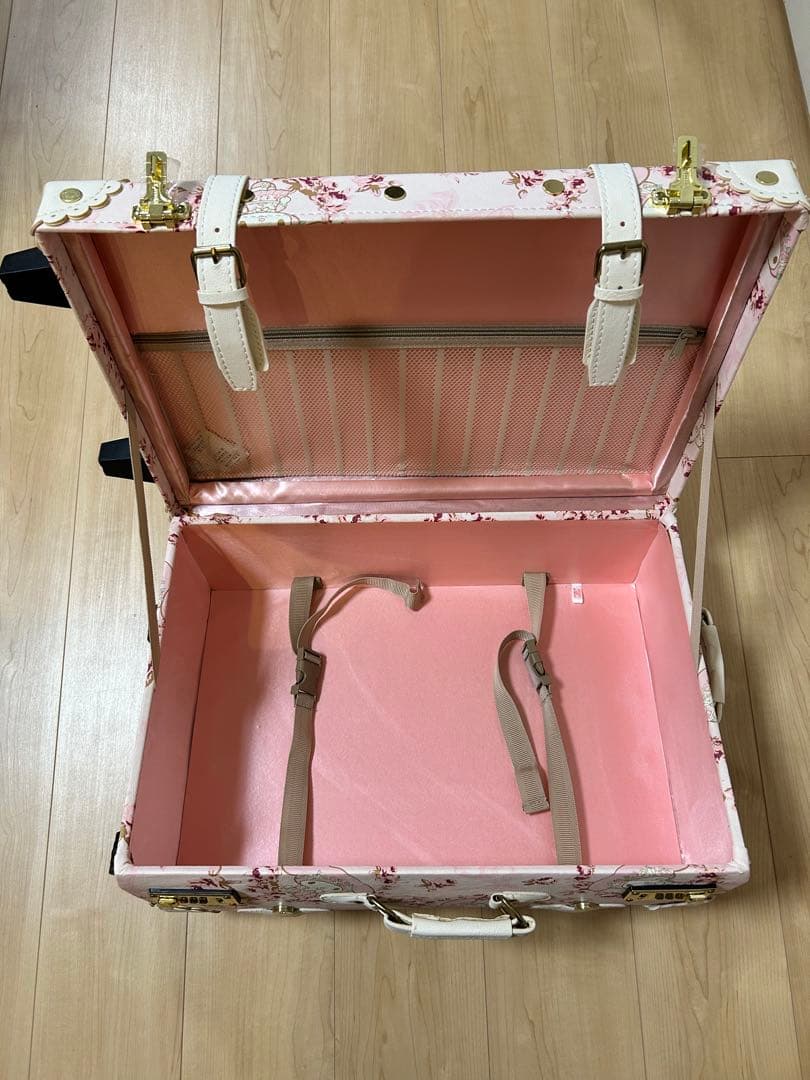 リズリサ限定　マイメロディコラボ　キャリーケース