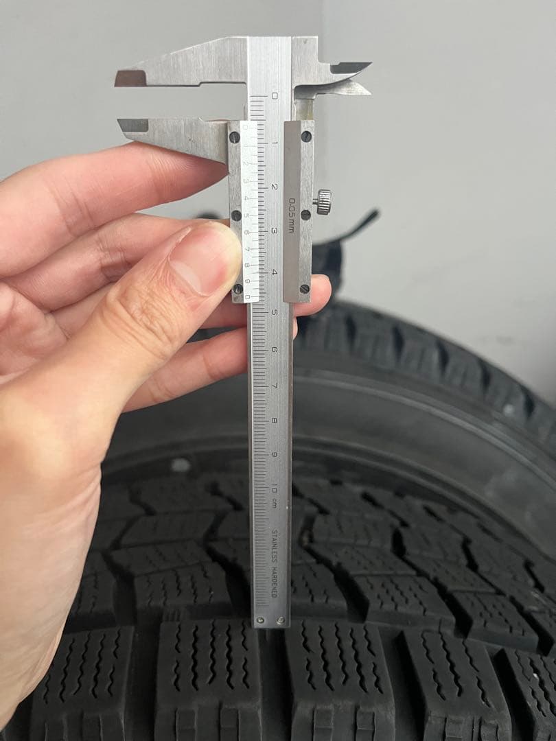 スタッドレスタイヤ 215/60R16 95Q PCD 114.3 5穴 4本