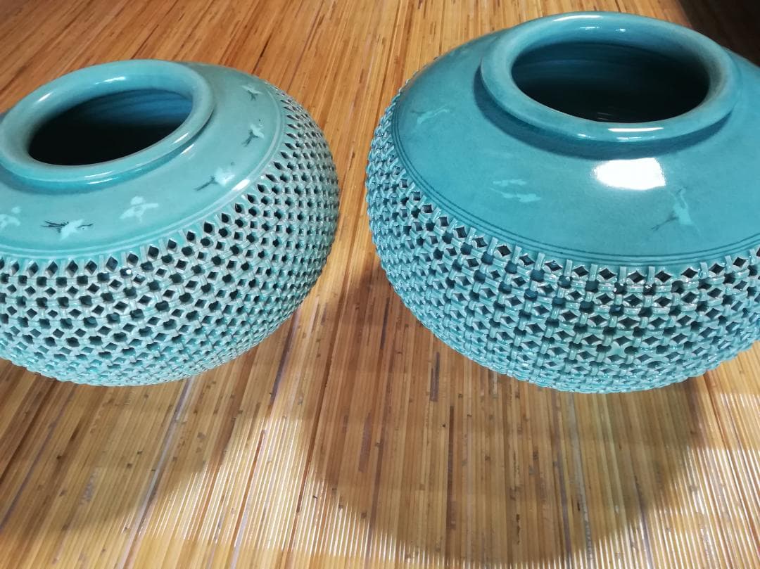 青磁の壺　熊津窯　金一坤作