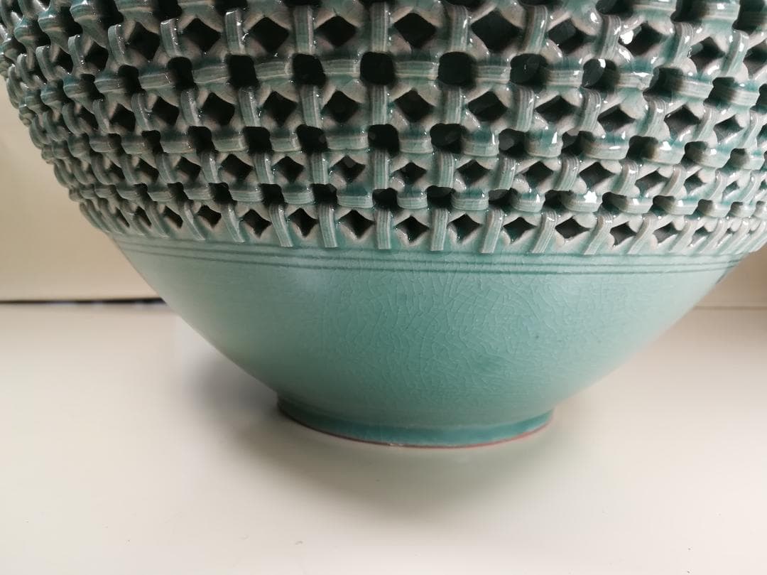 青磁の壺　熊津窯　金一坤作