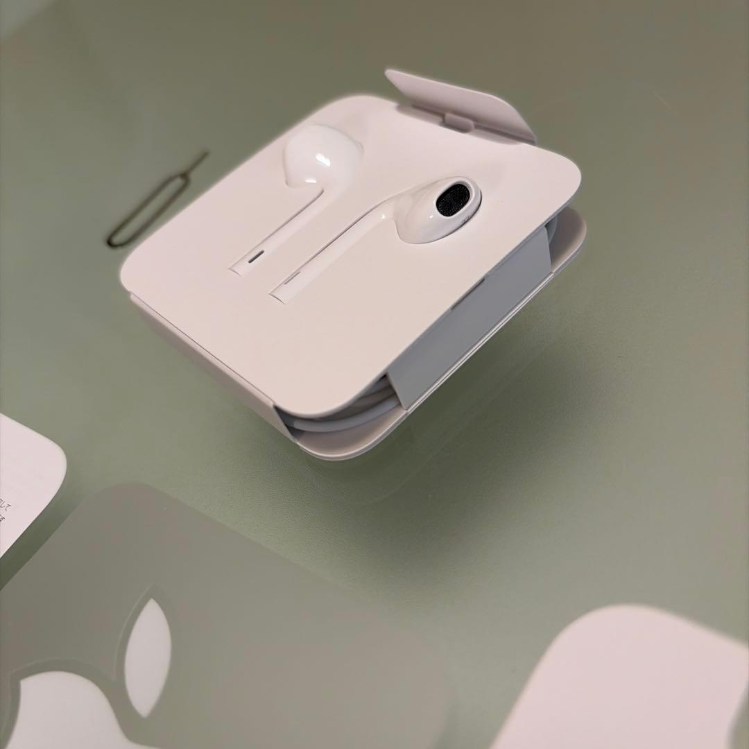 iPhone11 64G ホワイト　未使用イヤホン付