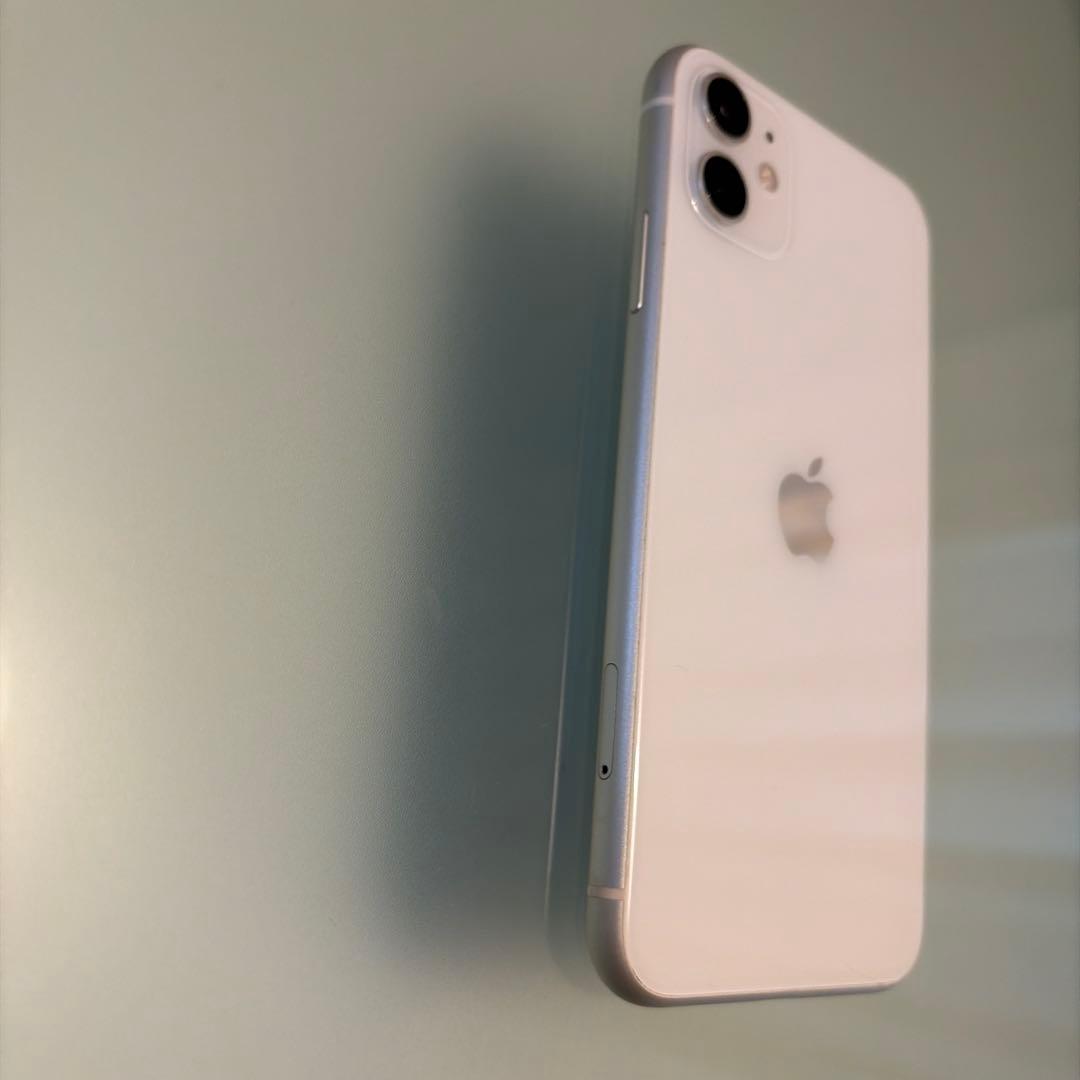 iPhone11 64G ホワイト　未使用イヤホン付