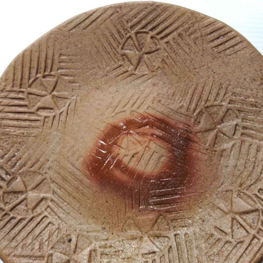 備前焼 陶芸家 岡田輝 たたき皿 中皿 プレート 緋襷 作家物 直径18,5cm