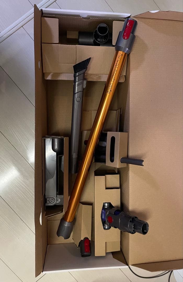 dyson v10 fluffy 本体＆純正ドック＆替えバッテリーとフィルター付