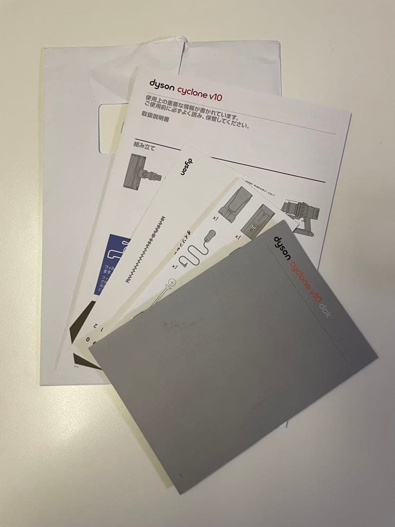 dyson v10 fluffy 本体＆純正ドック＆替えバッテリーとフィルター付