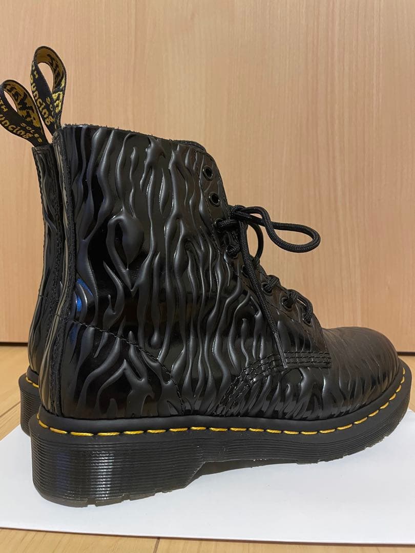 Dr. Martens ゼブラエンボス8ホールブーツ/UK5
