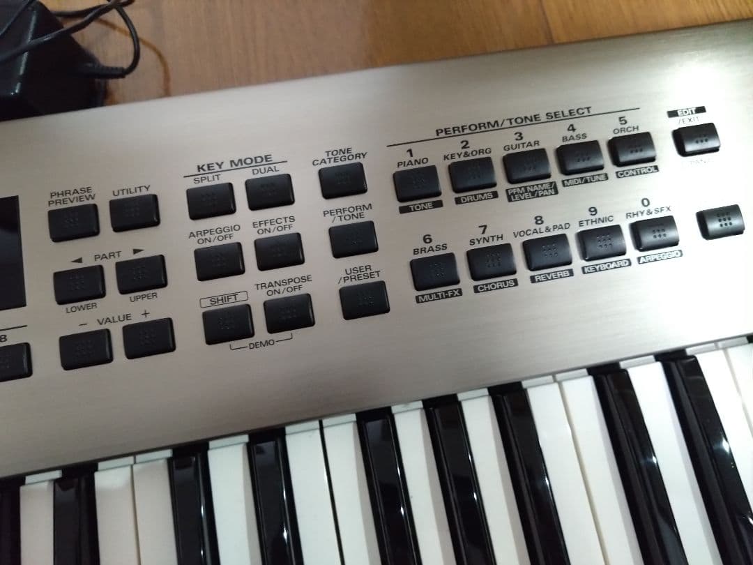 Roland RS-5 64 Voice Synthesizerソフトカバー付き