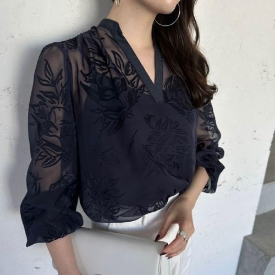 スキッパーネックオパールブラウス ネイビー アニュアンス