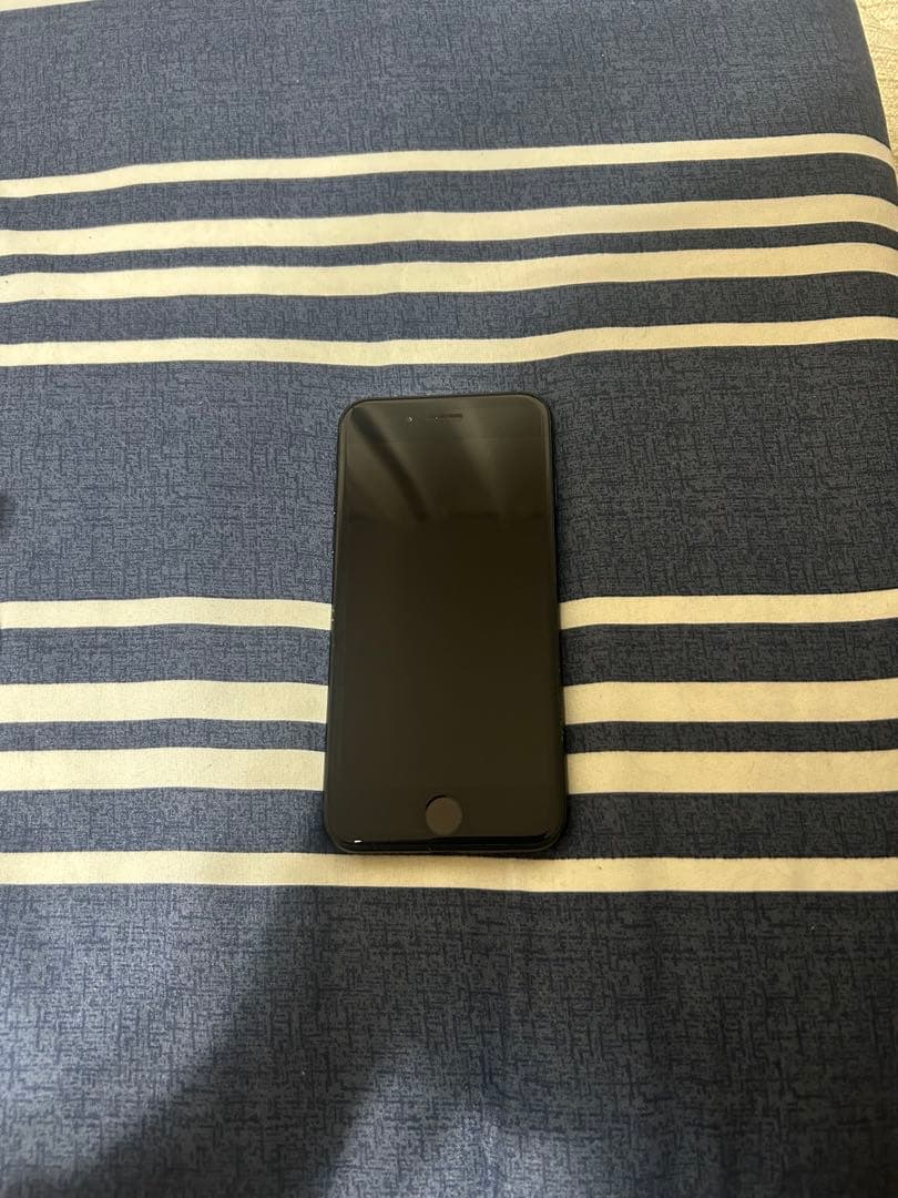 A*n様 iPhone SE 第3世代 64GB ブラック 画面割れなし バッテ