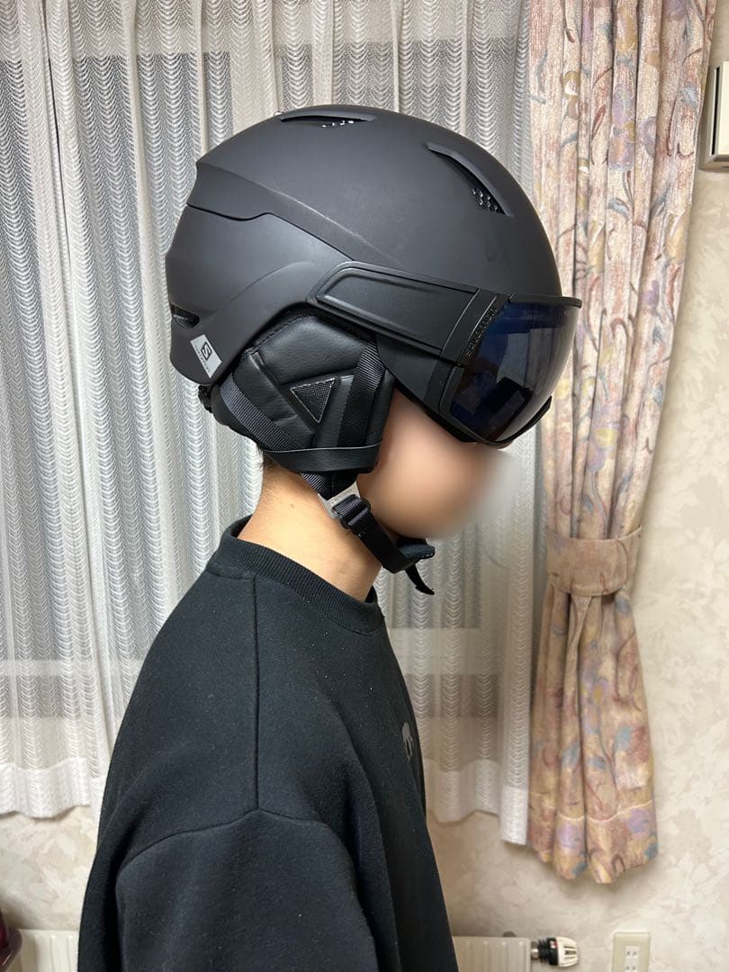 SALOMON スキー・スノーボード　バイザー付ヘルメット　サイズM　箱潰れ有