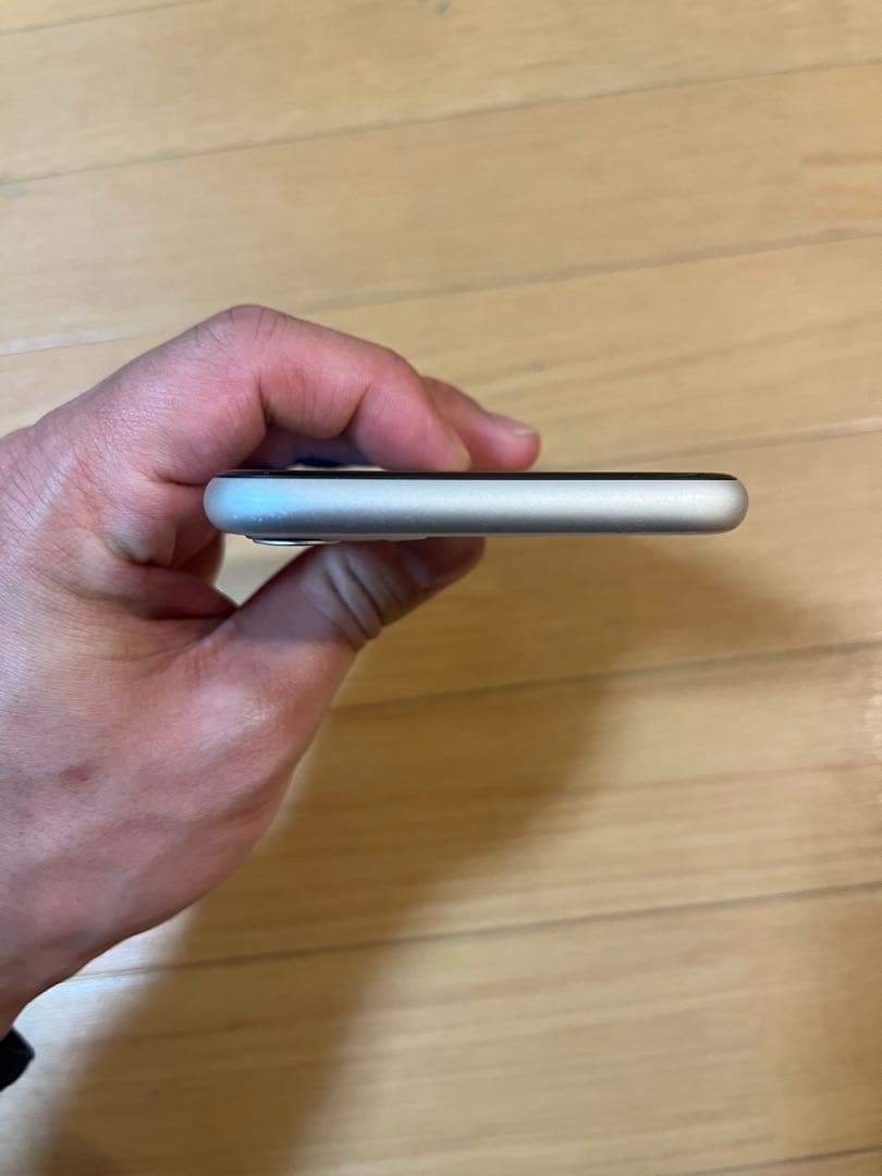 Apple iPhone 11 ホワイト 画面傷あり