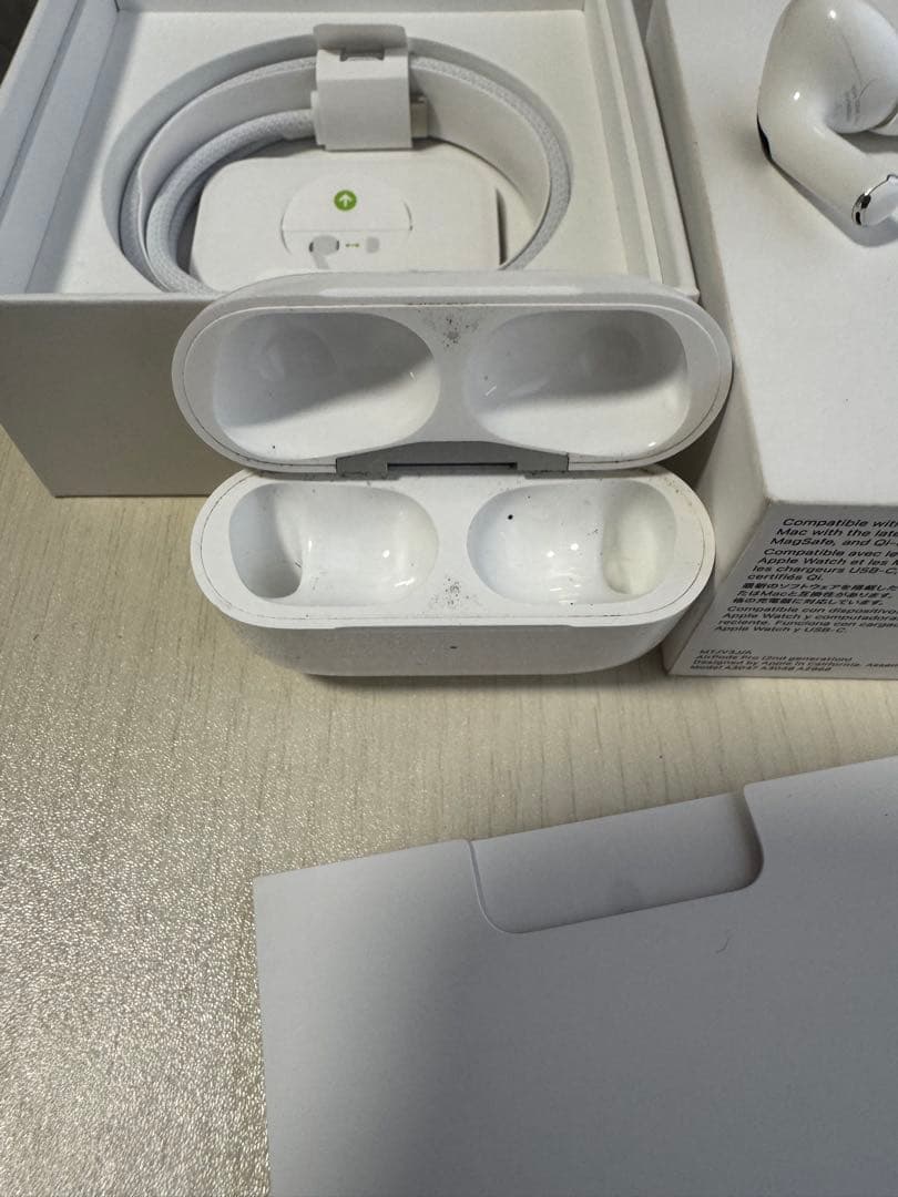 Apple AirPods 本体 ホワイト 充電ケース付き