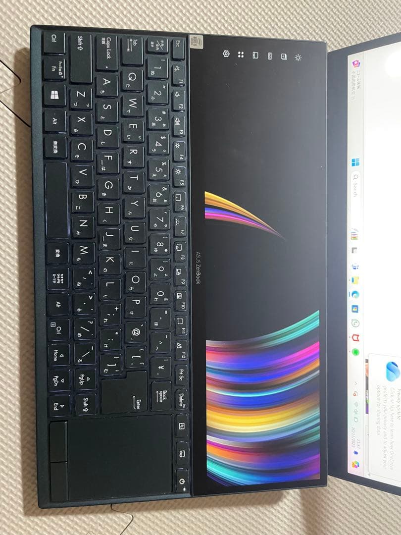 ASUS ZenBook Duo デュアルディスプレイ