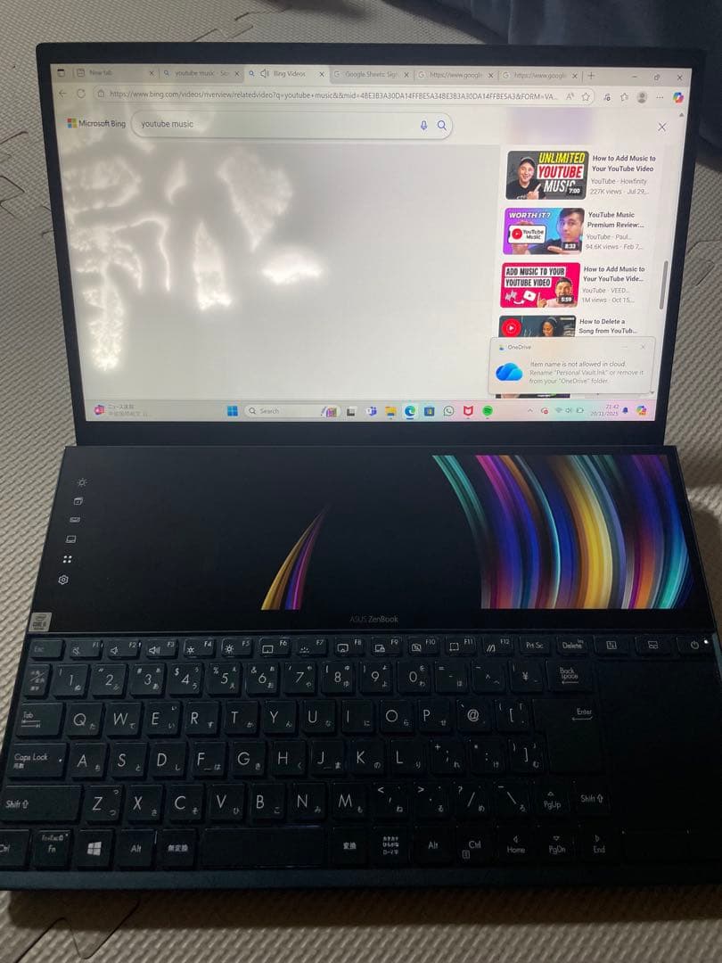 ASUS ZenBook Duo デュアルディスプレイ