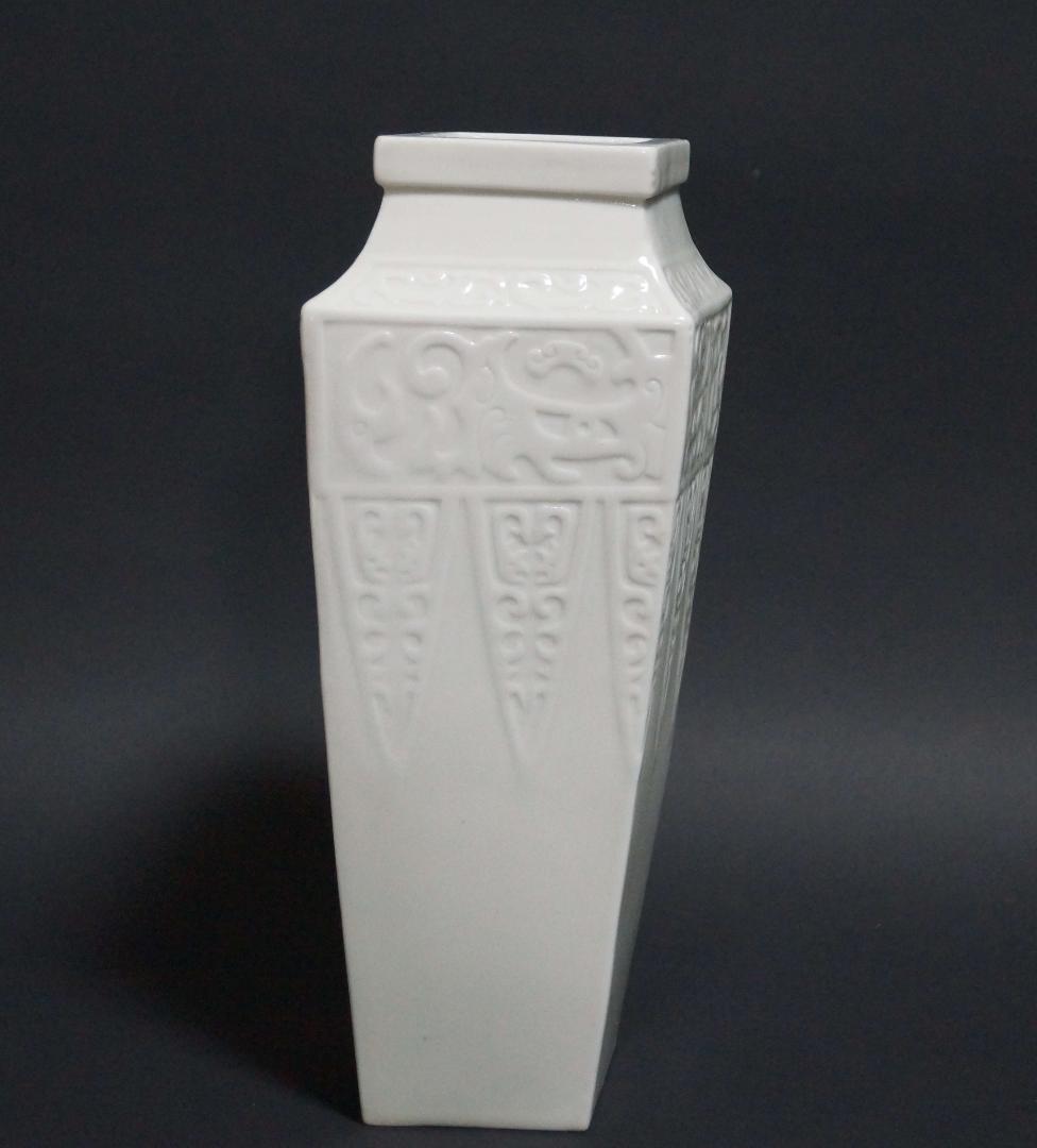 時代 徳化窯 白磁菱形 細工陽刻『饕餮文 』花瓶 飾り壺白高麗 白磁の美 茶道具