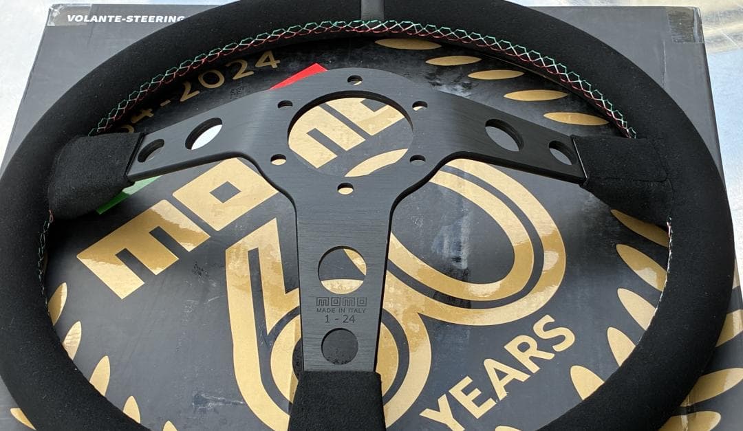 ★最終販売価格★MOMOステアリング35㎝レザーブラックMOMO60周年記念