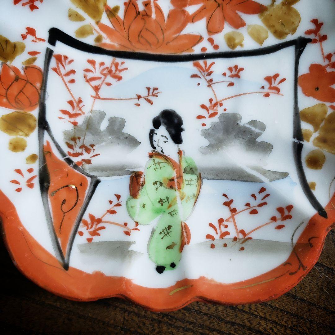 小皿　赤絵　人物　着物　振り袖　芸子　舞妓　金彩　訳あり　ニュウ