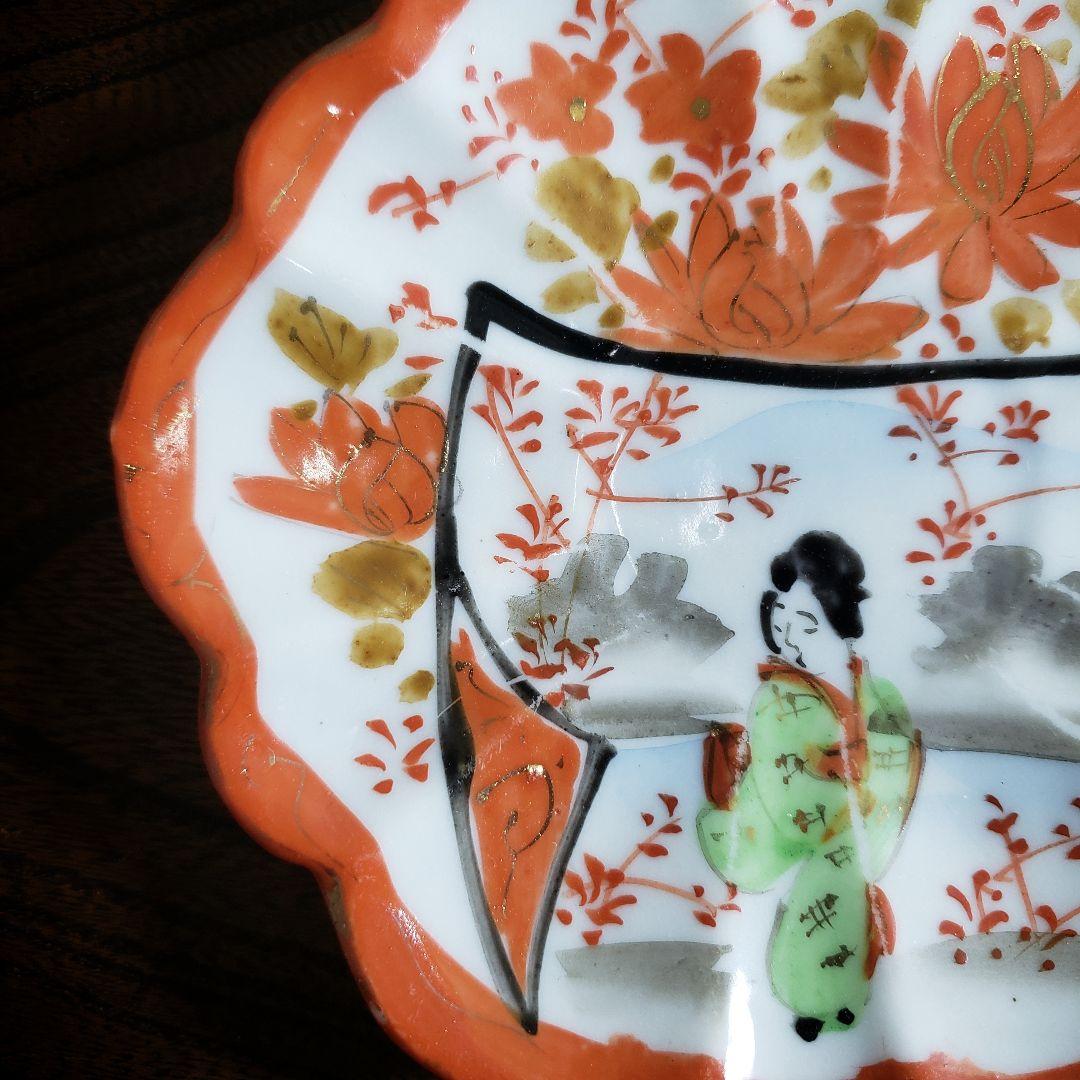 小皿　赤絵　人物　着物　振り袖　芸子　舞妓　金彩　訳あり　ニュウ