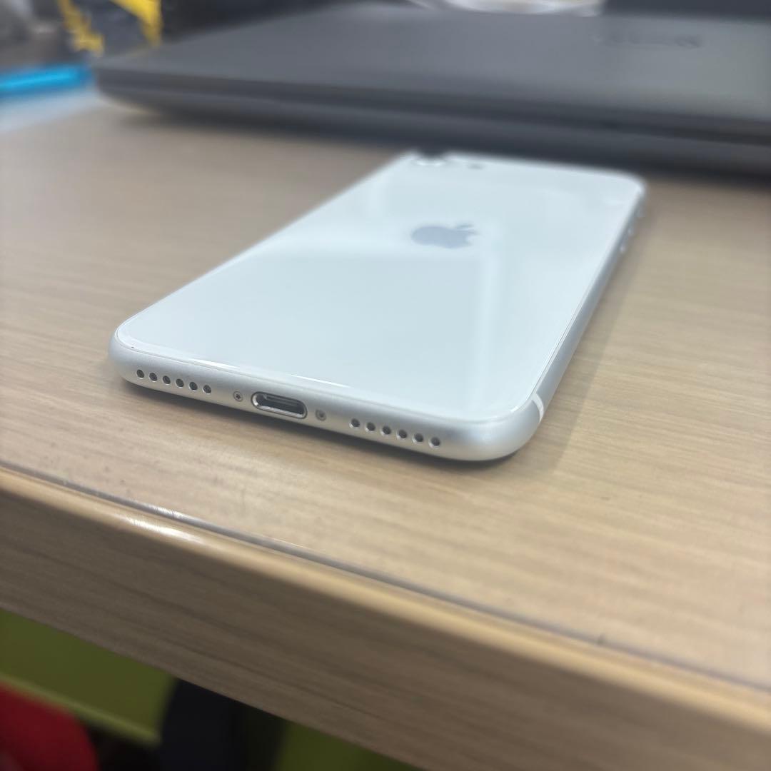 Apple iPhone SE2 第2世代　ホワイト　128GB