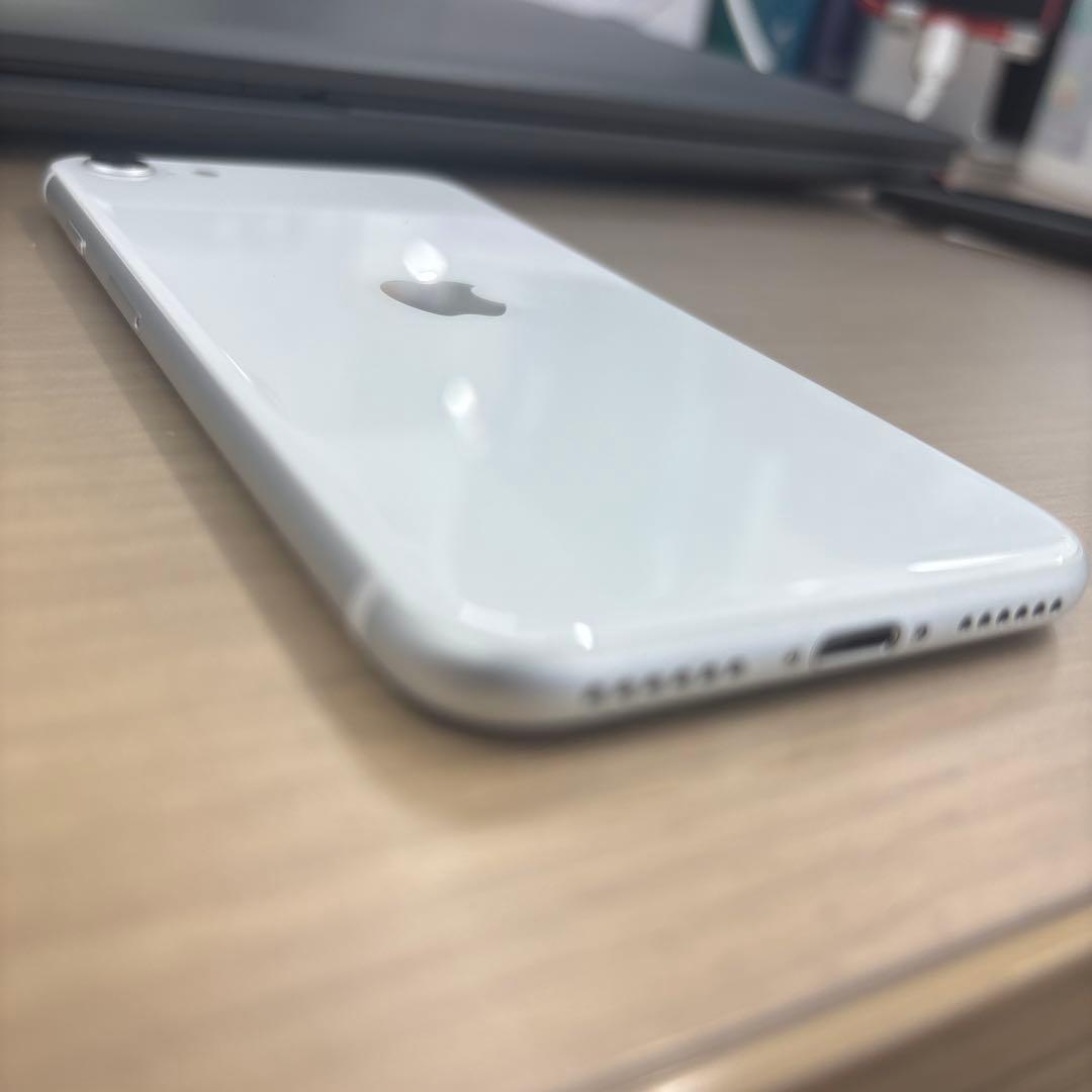 Apple iPhone SE2 第2世代　ホワイト　128GB